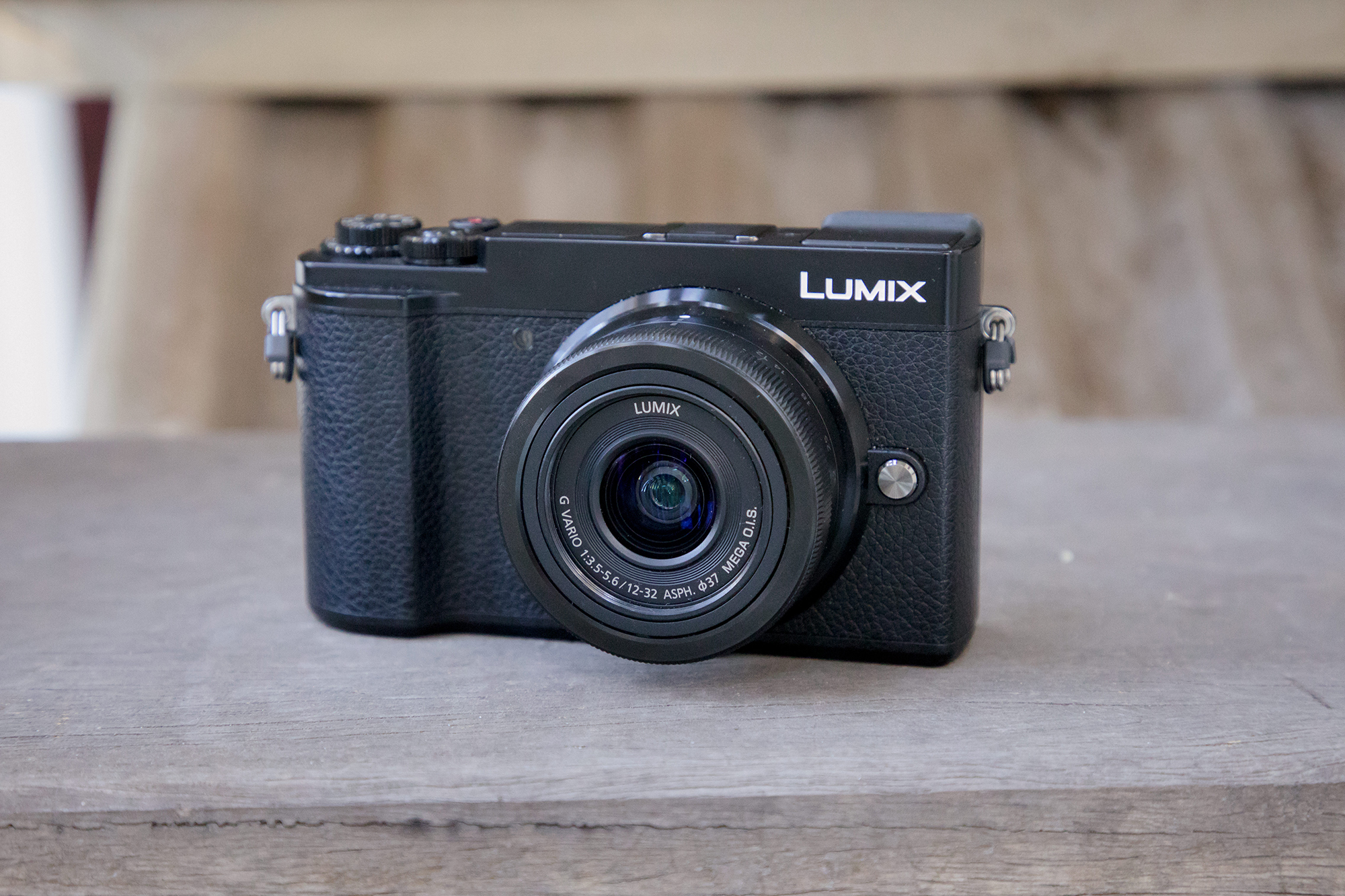 zoeken adopteren Duur Tech Review: Panasonic's Lumix GX9 is Our New Favourite Small Mirrorless  Camera - The AU Review