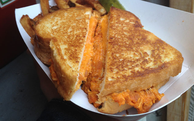 buffalo-chicken-grilled-cheese