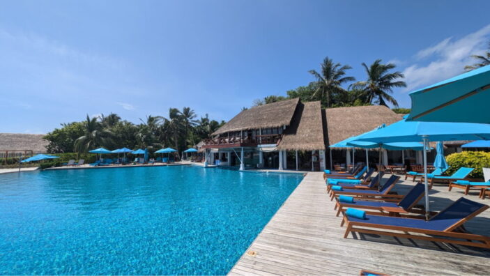 Anantara Dhigu pool